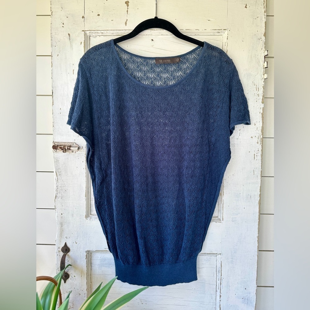 THE LIMITED, WOMENS NAVY BLUE, KNIT TOP. SEMI-SHEER, ROUND NECK. SIZE S